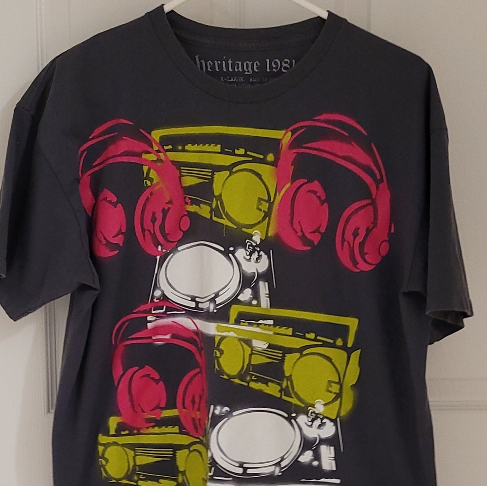 Retro Boombox Turntable Headphones Graffiti Style Tshirt Heritage 1981